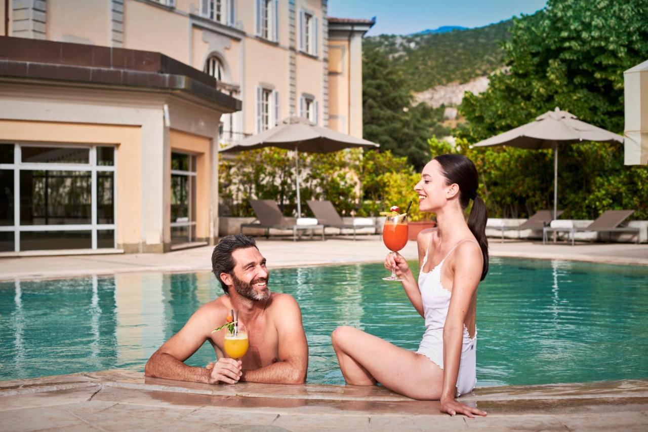 Bagni Di Pisa Palace & Thermal Spa - The Leading Hotels Of The World San Giuliano Terme Ngoại thất bức ảnh A couple at a pool