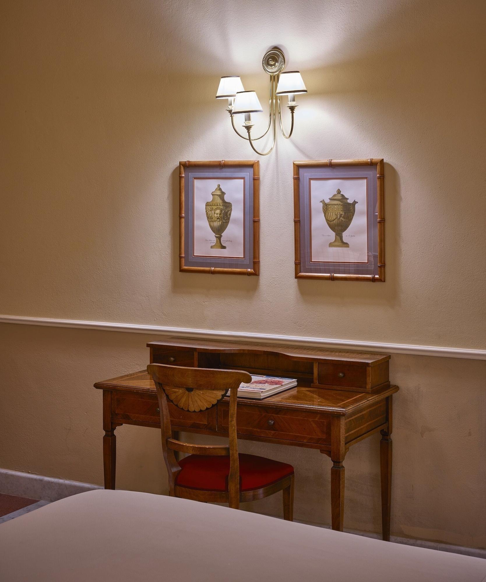 Bagni Di Pisa Palace & Thermal Spa - The Leading Hotels Of The World San Giuliano Terme Ngoại thất bức ảnh A writing desk