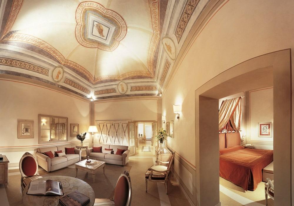 Bagni Di Pisa Palace & Thermal Spa - The Leading Hotels Of The World San Giuliano Terme Ngoại thất bức ảnh A suite at the Hotel Excelsior